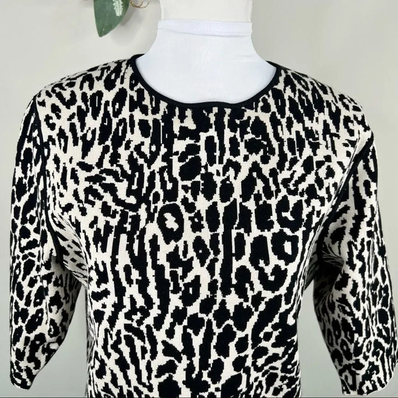 Ann Taylor Black and Cream Animal Print Structured Knit Top Size S - Picture 6 of 12